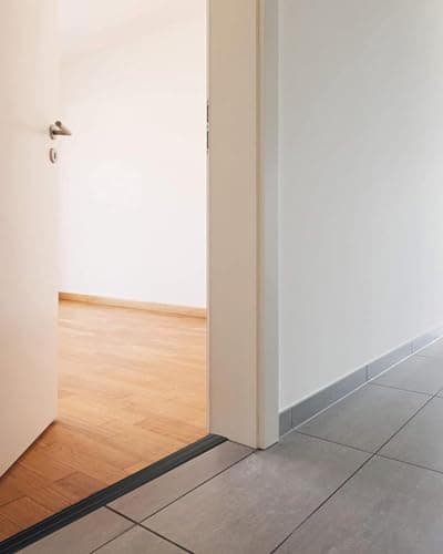 Seuil de porte ALPENSTAHL | Longueur 200 cm, Largeur 37 mm | Aluminium Noir | Pour planchers en stratifiés | Moulure aut